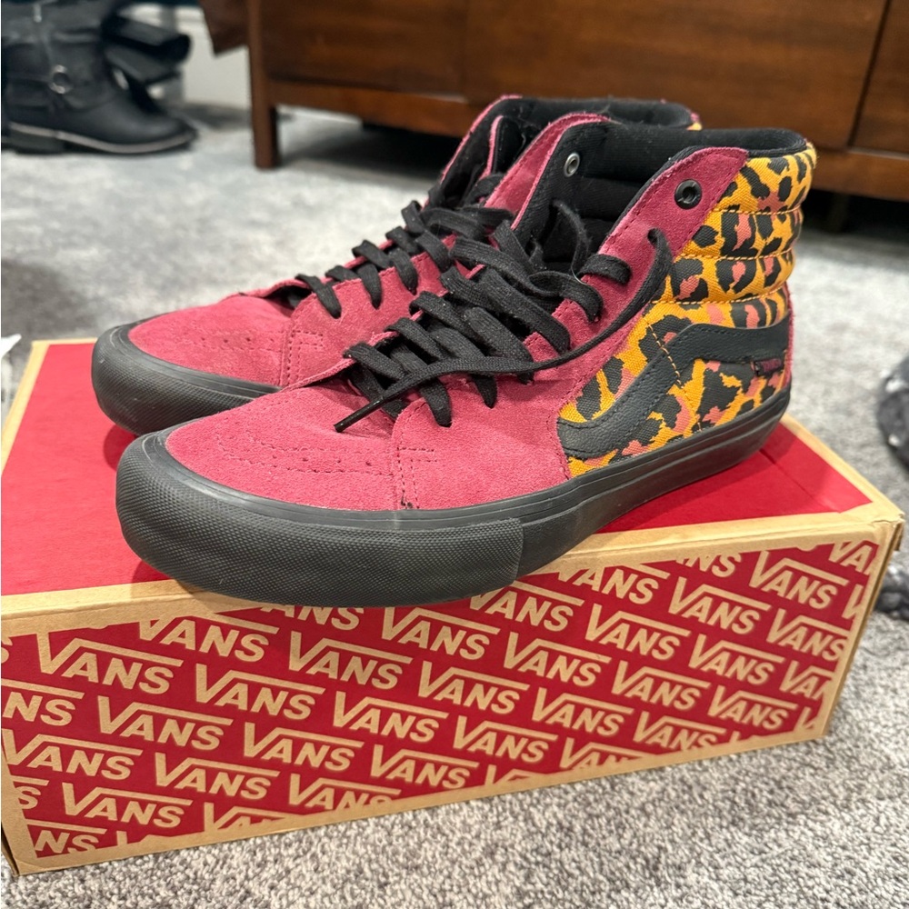 Vans Sk8-Hi MTE-2 in White and Red